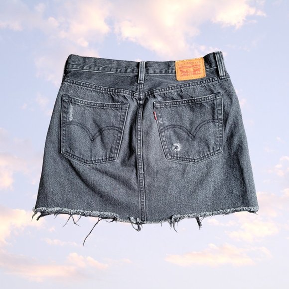 Distressed Denim Mini Skirt | Levi's (like NEW) - Picture 4 of 5